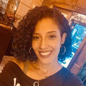 Meet your Posher, Dania